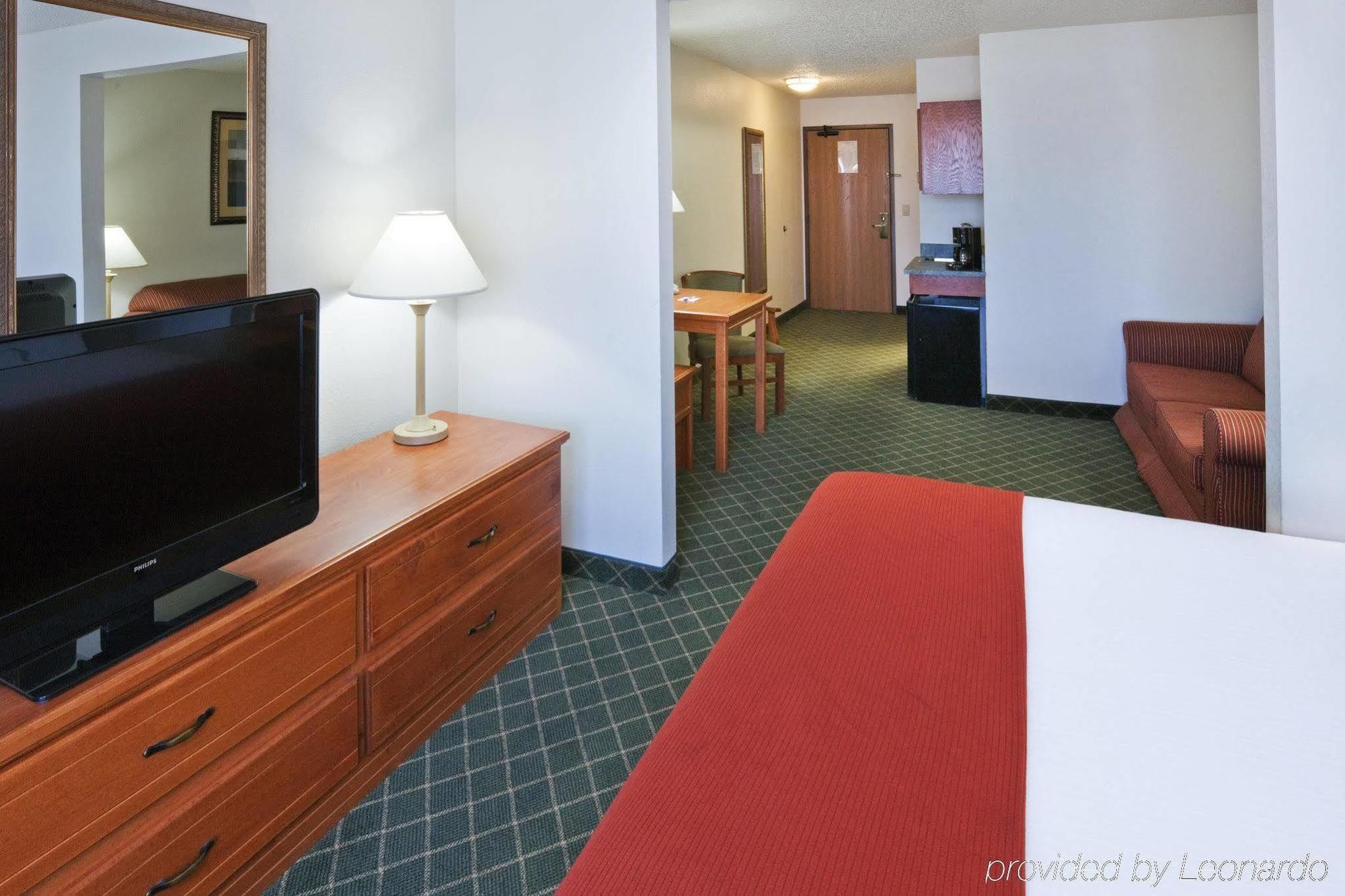 Holiday Inn Express Hotel & Suites Chickasha By Ihg Rum bild