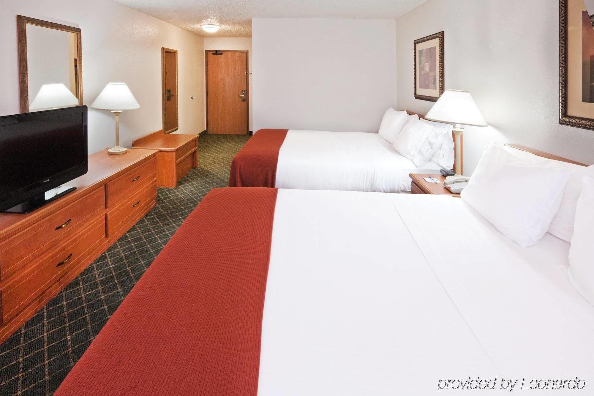 Holiday Inn Express Hotel & Suites Chickasha By Ihg Rum bild